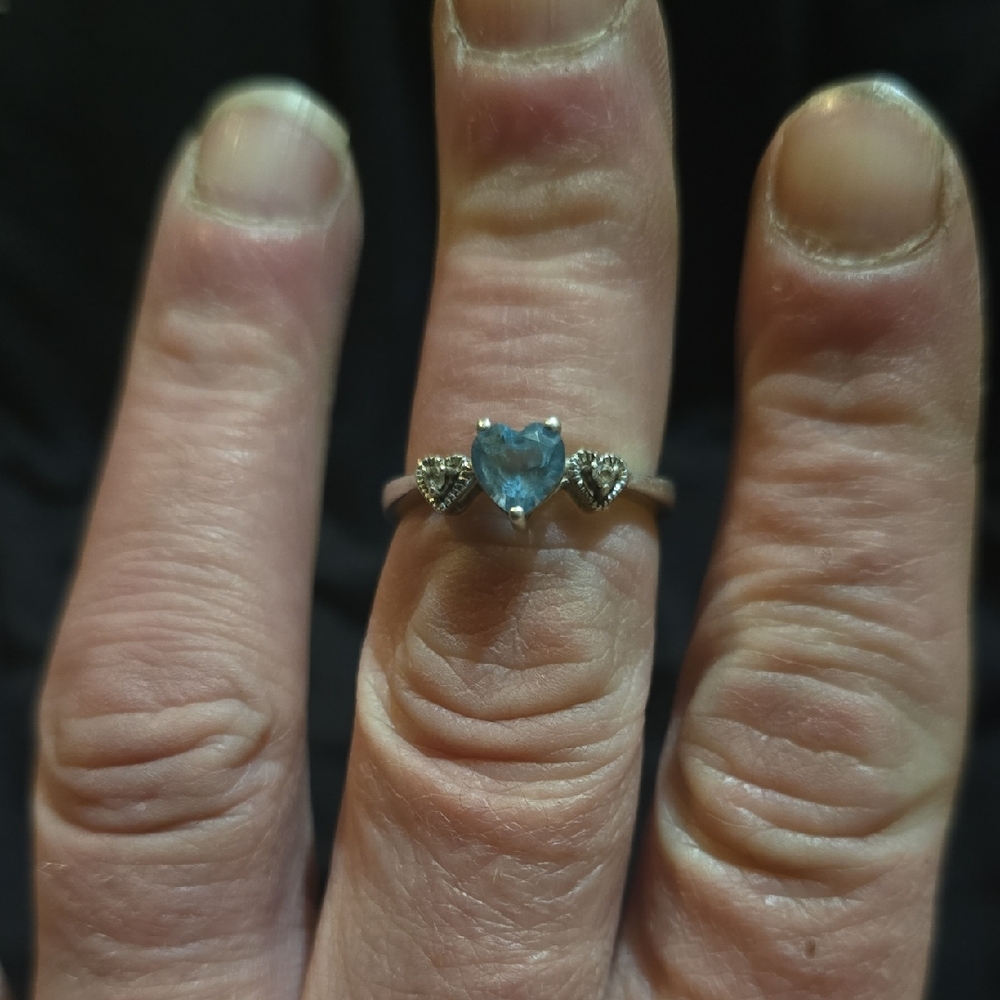 Elegant Silver Heart Ring with Blue Stone 925 CZ